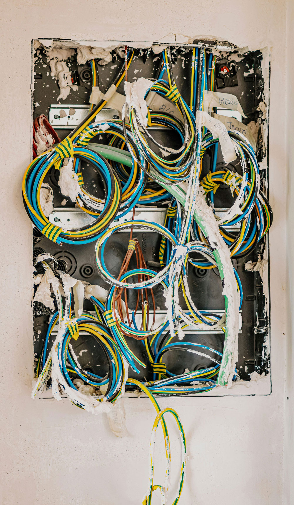 Veraltete Elektrik bei Altbausanierung